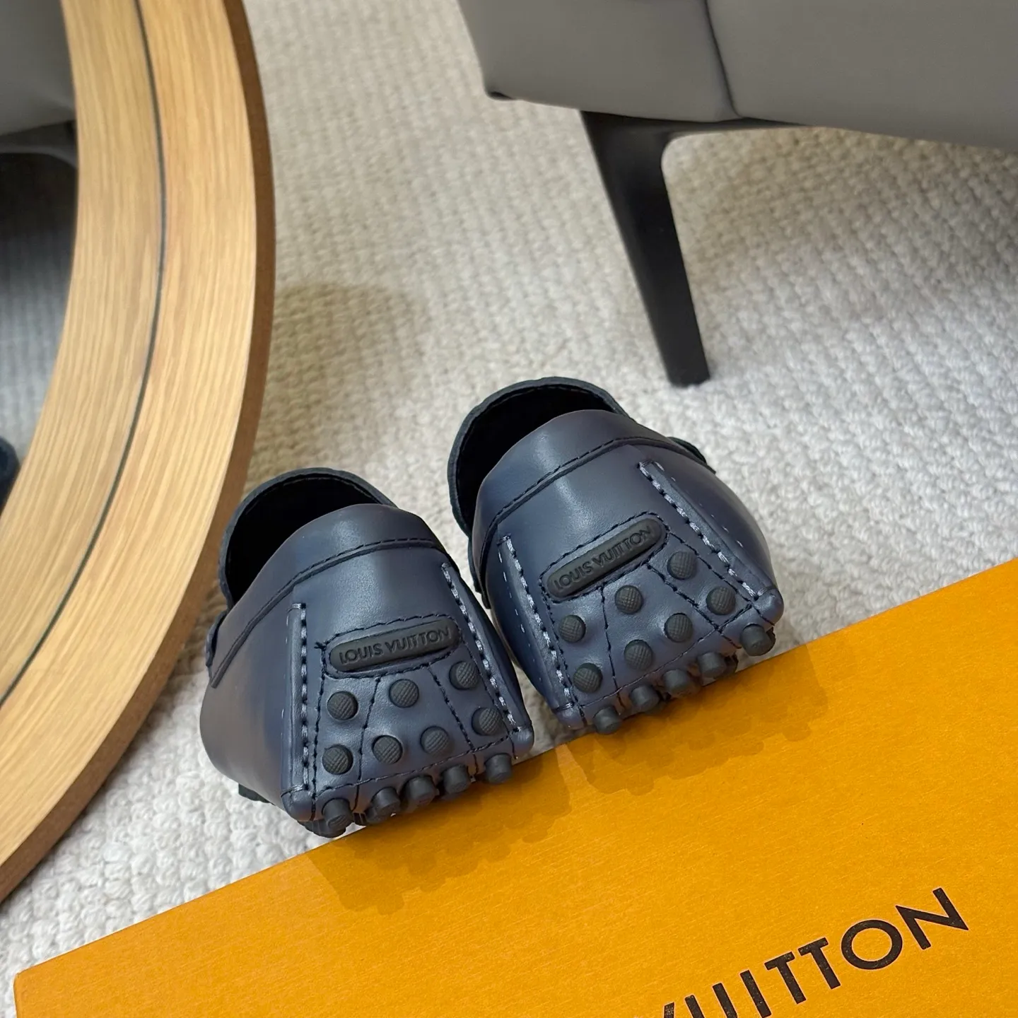 Men's men's shoes 💰420 (Yangli) LV 2⃣️0⃣️2⃣️5️⃣Spring and summer counter GLORIA series models ✈️Original factory special leather production, original last type. A classic driving slip-on casual shoe that shows an elegant style with exquisite craftsmanship details such as Monogram embossing all over the upper🌀Italian imported calfskin fabric Sheepskin foot pads➕Inside～Private mold replica sole Unique style Comfortable driving slip-on Size: 4-12 (38-46) Comes with [Counter packaging: original box, wrapping paper, card, instruction manual, shoehorn, cloth bag] No pressure to enter and leave the counter!